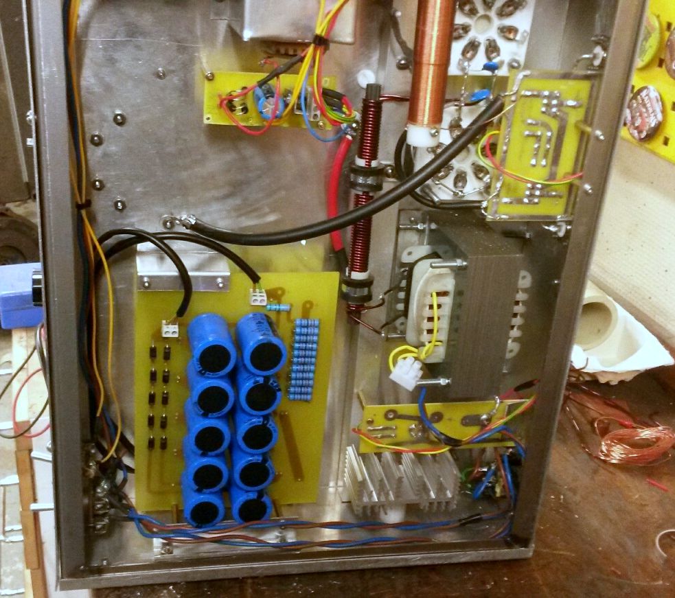 Plenty of room in the box. The small circuitboard controlling the ptt had to be screened from the rest of the amp.