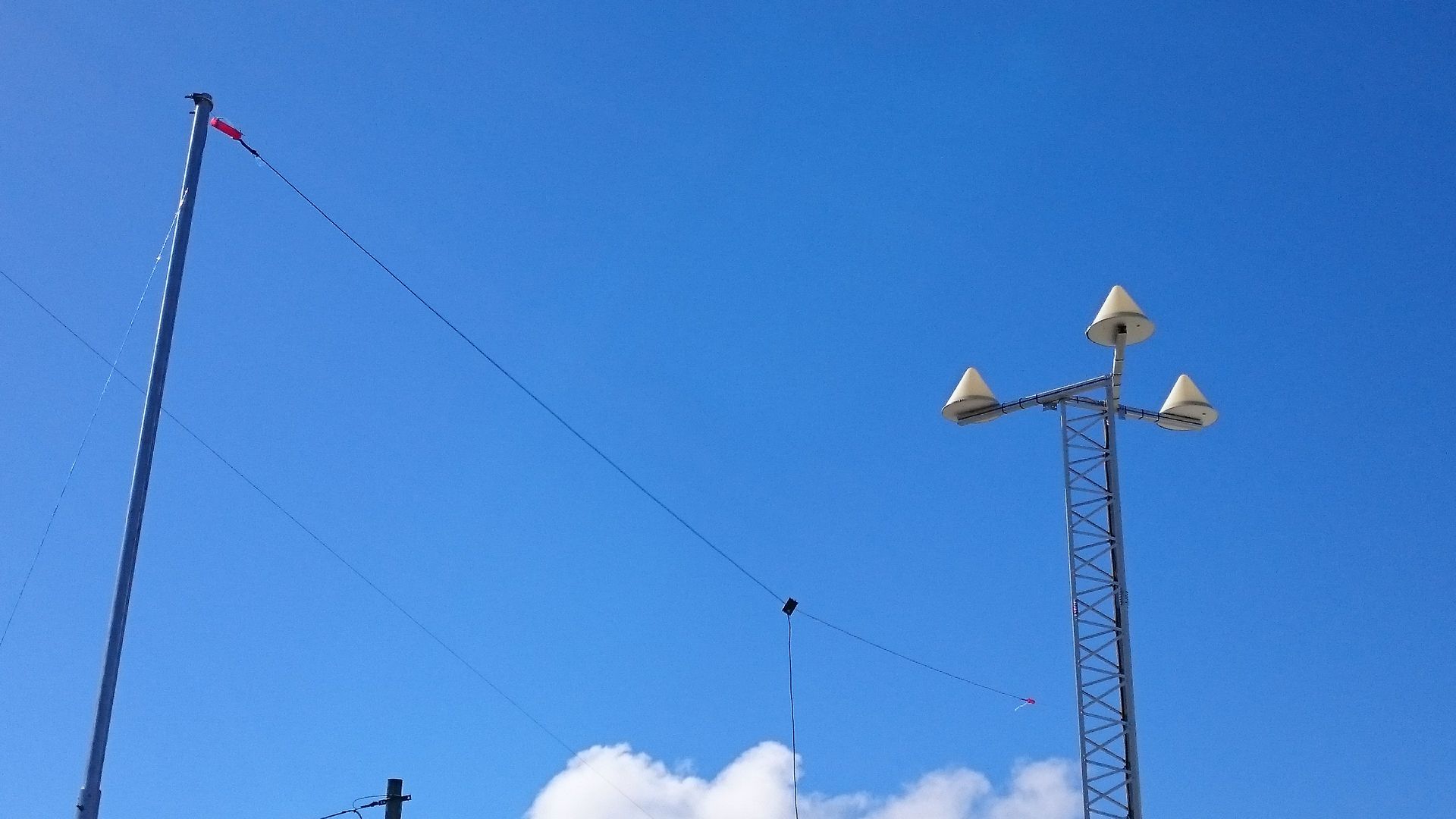 Dipol and tower for GPS antennas. Dipol and tower for GPS antennas.