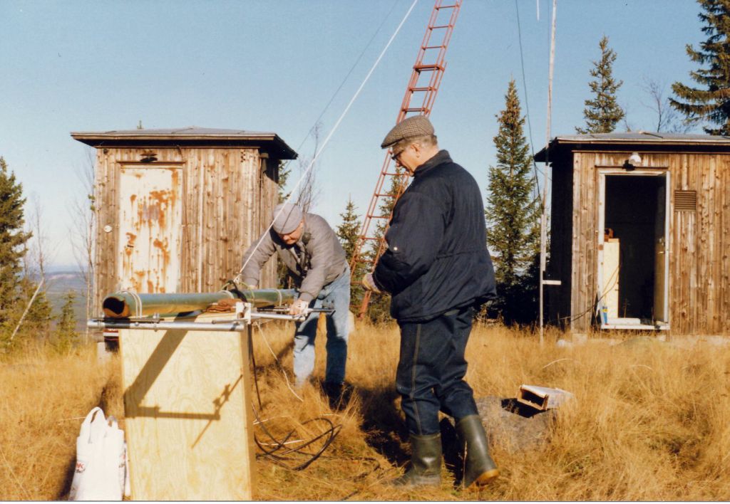 SM2JFO and SM2BZK are mounting new antennas. SM2JFO and SM2BZK are mounting new antennas.