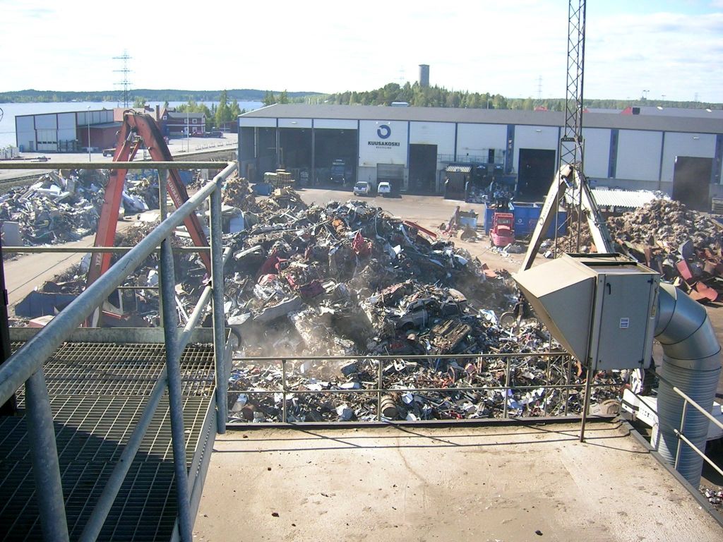 Skrothög klar att lastas in i Shreddern Skrothög klar att lastas in i Shreddern