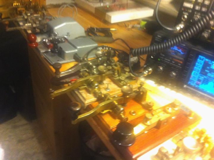One QSO om each key! One QSO om each key!