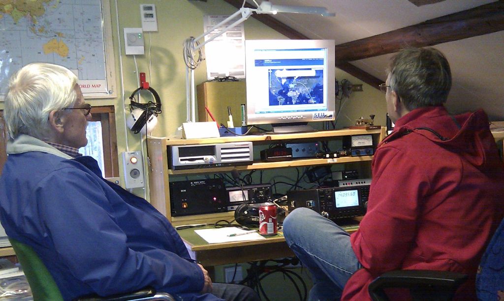 SM2LWU and SM2ALV studying the WSPR net. SM2LWU and SM2ALV studying the WSPR net.